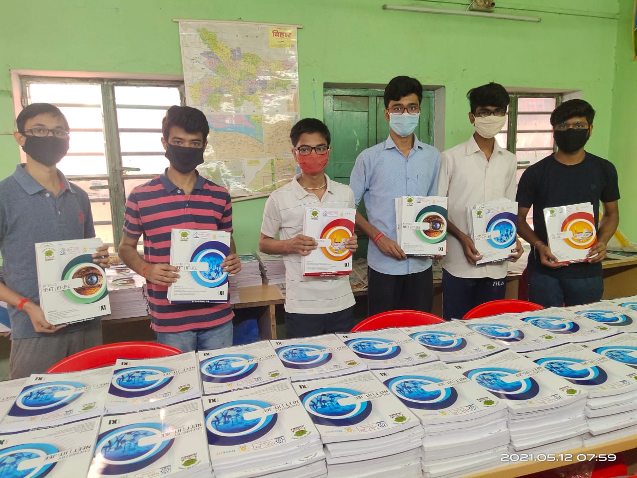 Study Material Distribution for IIT-JEE and NEET Aspirants